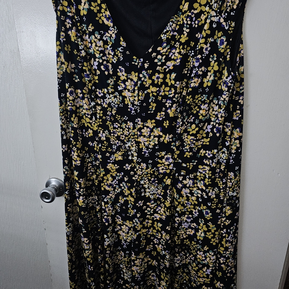 Black & Yellow Sleeveless V-neck Midi Sundress